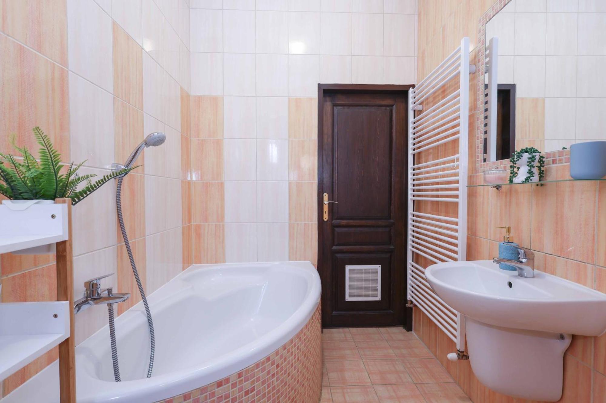 Cozy & Spacious Family Stay Near Train Station Μπρατισλάβα Εξωτερικό φωτογραφία